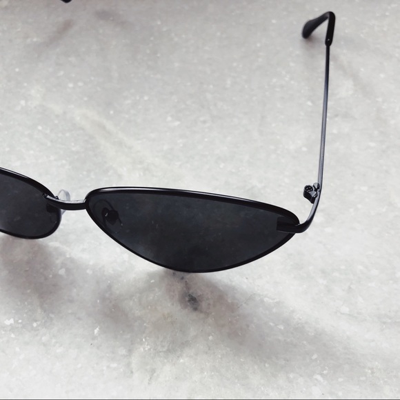Last 1✨🆕Vixen Black Oversized Cat Eye Sunnies - Picture 4 of 5